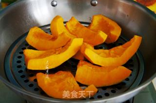 牛奶南瓜羹的做法步骤：2