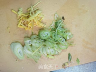 糖醋鲈鱼的做法步骤：1