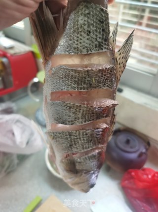 糖醋鲈鱼的做法步骤：4