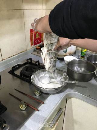 糖醋鲈鱼的做法步骤：8