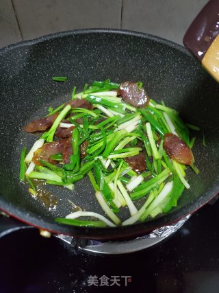 香葱炒腊肠的做法步骤：5