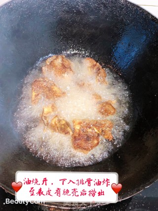 糖醋排骨配马蹄的做法步骤：12
