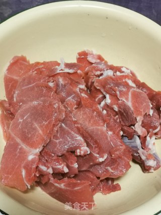 蒜香羊肉片的做法步骤：1