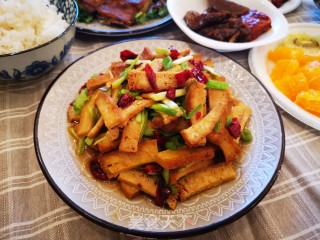 蒜苗炒酥鸡豆腐的做法步骤：8