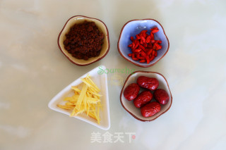 红糖小米粥的做法步骤：2