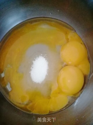 戚风蛋糕的做法步骤：1