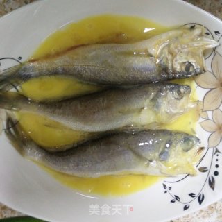 干炸黄花鱼的做法步骤：4