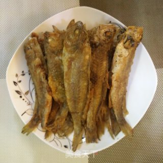 干炸黄花鱼的做法步骤：7