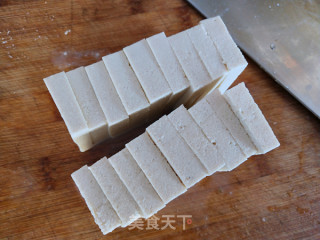 春韭炒豆腐的做法步骤：1