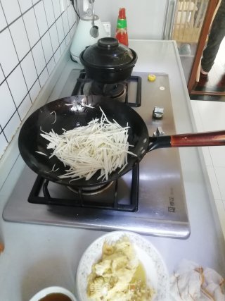 茭白炒蛋的做法步骤：4