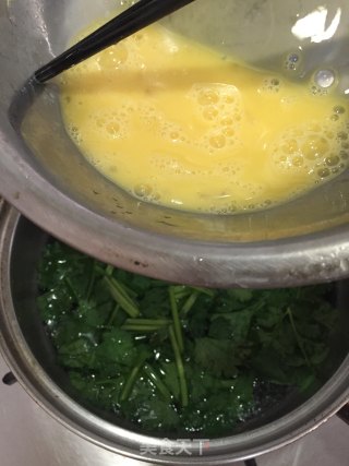 黑木耳香菜鸡蛋汤的做法步骤：8