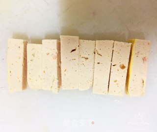 午餐肉酥皮卷的做法步骤：2