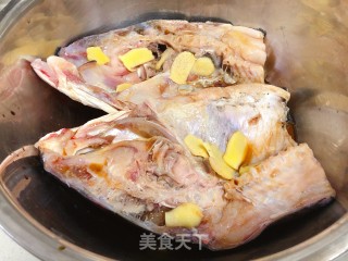 剁椒鱼头的做法步骤：1