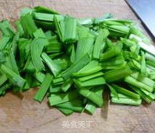 韭菜腊肉炒年糕的做法步骤：5