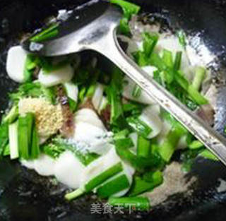 韭菜腊肉炒年糕的做法步骤：10