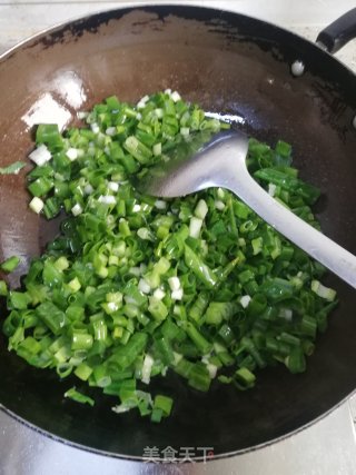 百搭油焖葱花的做法步骤：2