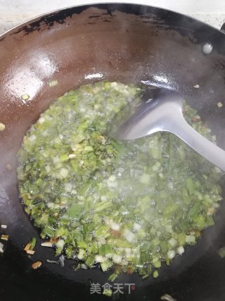 百搭油焖葱花的做法步骤：4