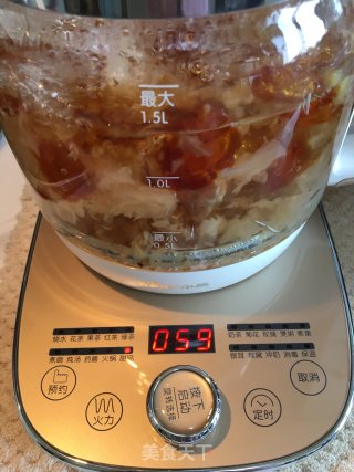火龙果桃胶银耳汤的做法步骤：4