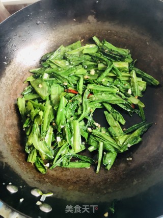 蒜蓉油麦菜的做法步骤：3