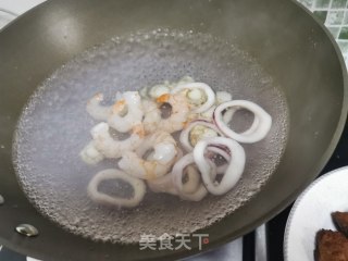 海鲜草菇汤的做法步骤：8