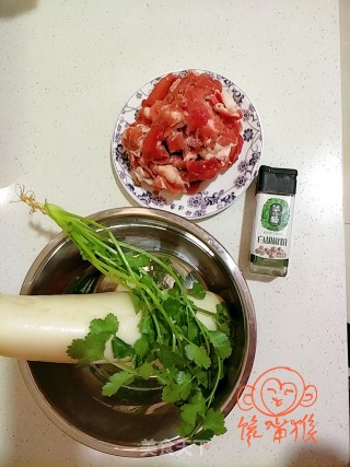 白萝卜羊肉汤的做法步骤：1
