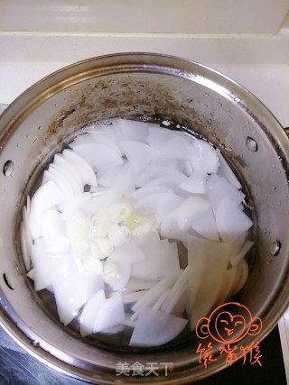 白萝卜羊肉汤的做法步骤：3