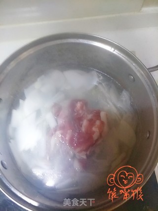 白萝卜羊肉汤的做法步骤：4