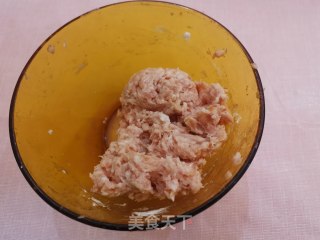 虾皮肉丸冬瓜汤的做法步骤：1