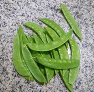 香菇荷兰豆炒年糕的做法步骤：1