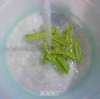 香菇荷兰豆炒年糕的做法步骤：3