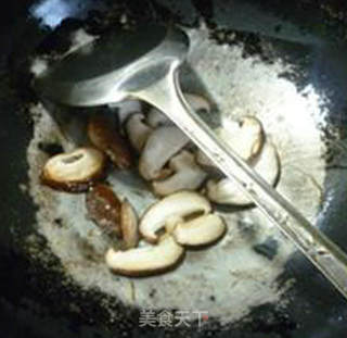 香菇荷兰豆炒年糕的做法步骤：9
