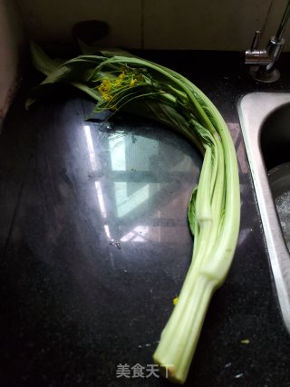 蒜片炒迟菜心的做法步骤：1