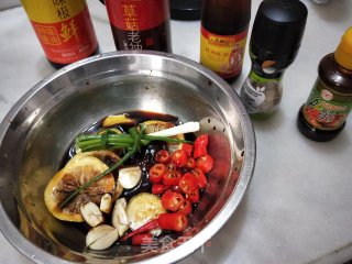 柠檬鸡爪的做法步骤：1