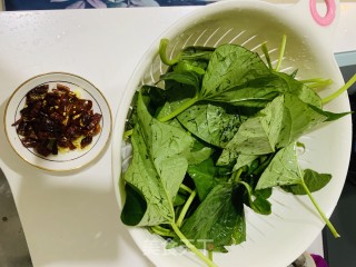 凉拌红薯叶的做法步骤：1
