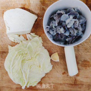 白菜豆腐乌子汤的做法步骤：1