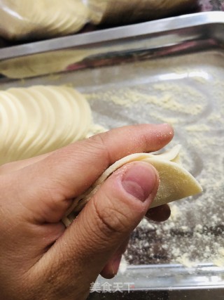 莲菜大肉水饺的做法步骤：7