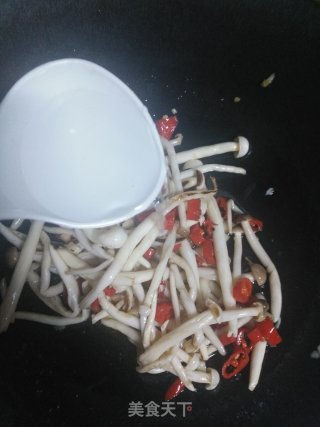 西兰花双菇炒虾仁的做法步骤：6