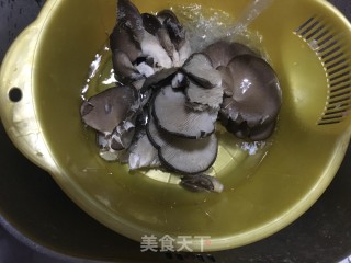 平菇炖白菜的做法步骤：1