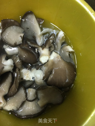 平菇炖白菜的做法步骤：2