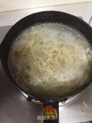 蛋卷青菜煮面的做法步骤：4