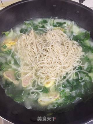 蛋卷青菜煮面的做法步骤：5