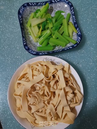 麻辣豆皮的做法步骤：3