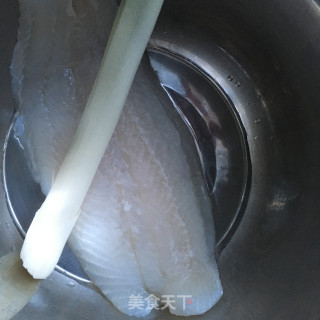 剁椒蒜蓉蒸巴沙鱼的做法步骤：1