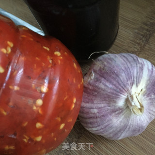 剁椒蒜蓉蒸巴沙鱼的做法步骤：2