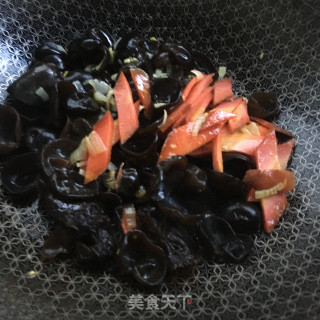 小木耳炒时蔬的做法步骤：5