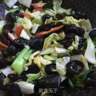 小木耳炒时蔬的做法步骤：6