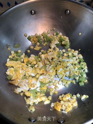 杂蔬牛肉蛋炒饭的做法步骤：2