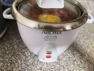 窝蛋牛肉饭的做法步骤：4
