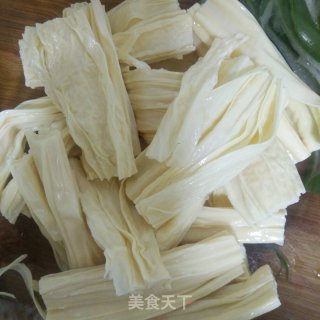 腐竹拌木耳的做法步骤：2