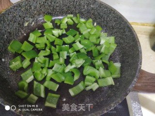 快手小炒 青椒炒鸡蛋的做法步骤：4